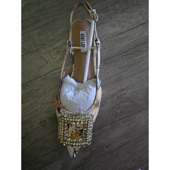 Bibi Lou Embellished Flats -New 5.5 US - Picture 4 of 6